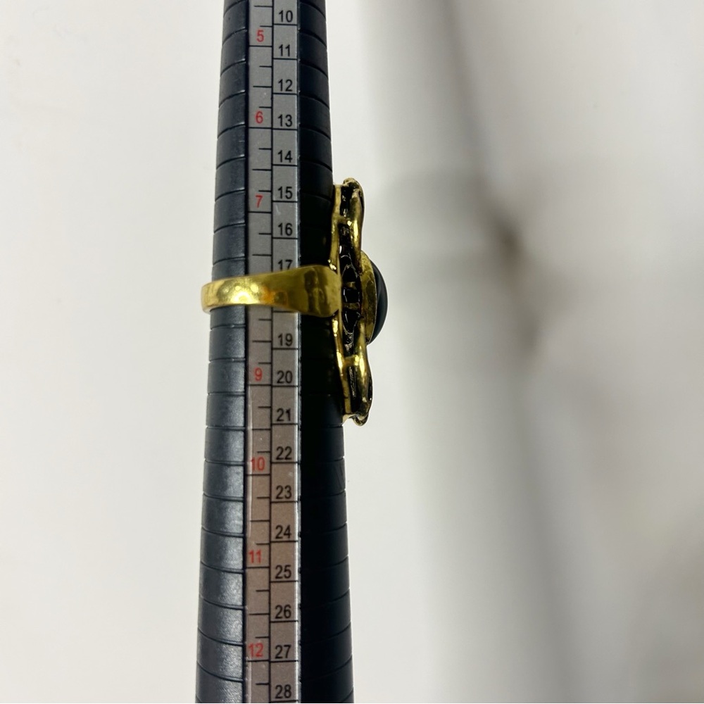 Gold and Black Ornate Ring - Picture 3 of 5